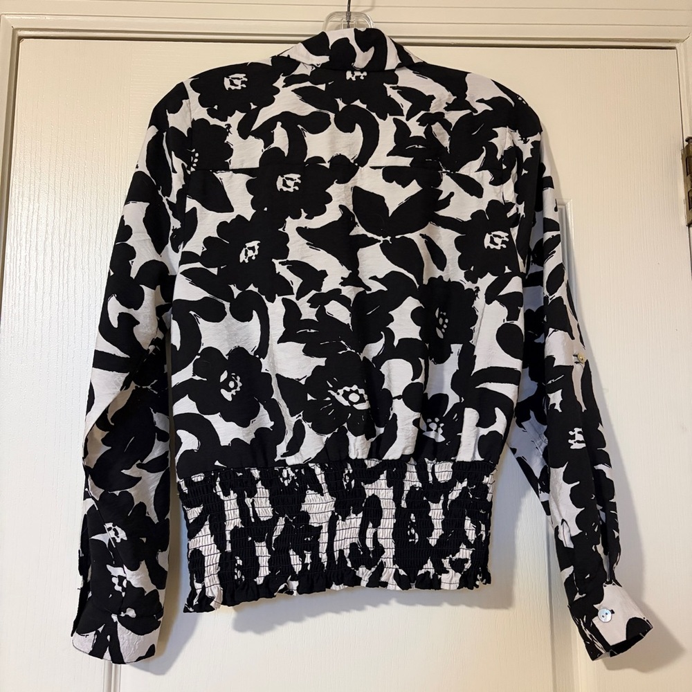 Black and White Fig and Flower Blouse - Picture 2 of 11